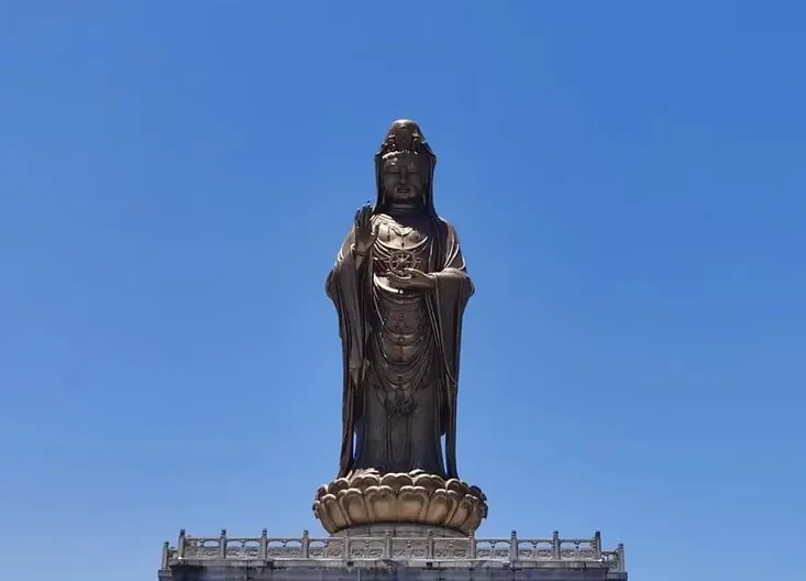 為甚麼見佛像及佛塔應右繞 ？